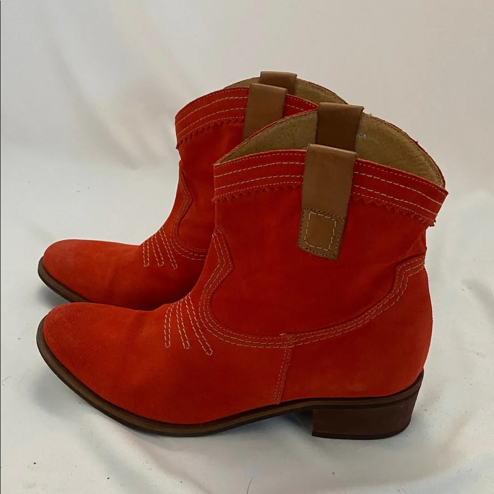 Sundance.   Orange suede Western Cowboy Boots - Picture 2 of 6